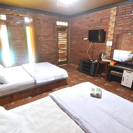 Villa Kopiori Jogjakarta Buitenkant foto